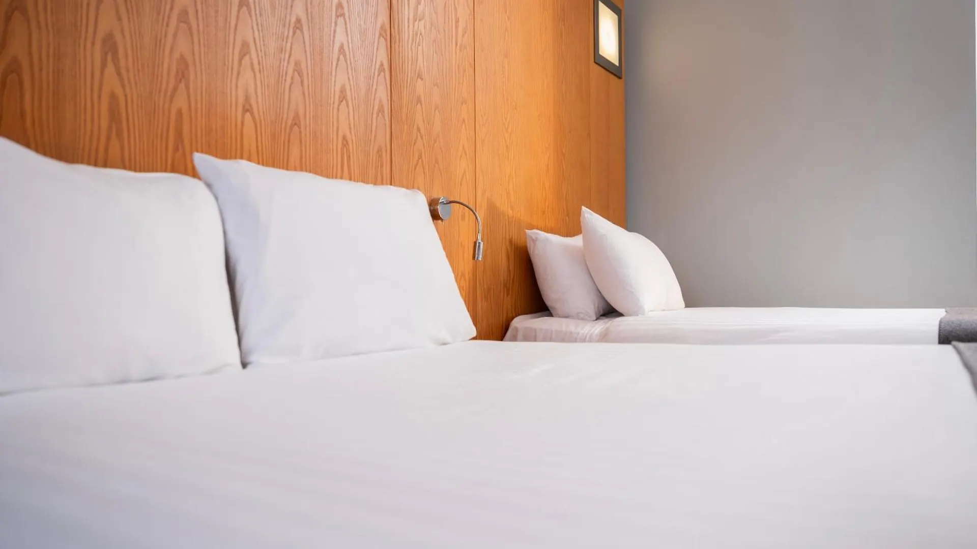 Ramada By Wyndham Belfast Hotel 3*,  United Kingdom